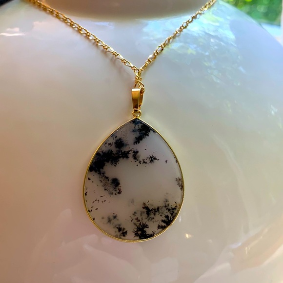 Estrella & Luna Jewelry - White Agate/ Moss Boho Style Necklace